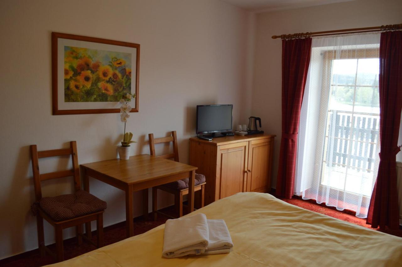 Pension U Kostela Frymburk nad Vltavou Exterior foto